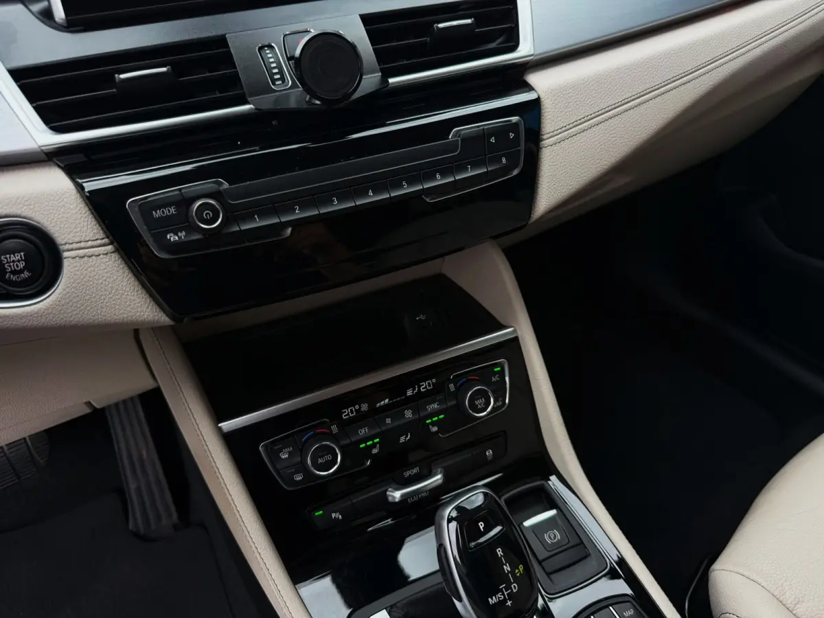220i 7p. High Executive Edition 192PK|Nieuw model|Full Led|AUT|Leder|DAB+|StoelVW|Trekhaak|Bots|HUD|NLAuto