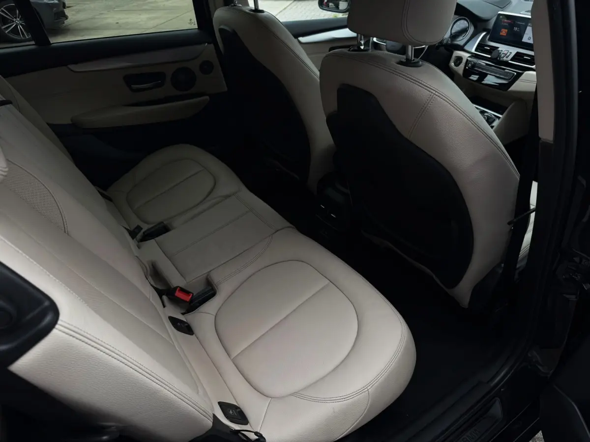 220i 7p. High Executive Edition 192PK|Nieuw model|Full Led|AUT|Leder|DAB+|StoelVW|Trekhaak|Bots|HUD|NLAuto