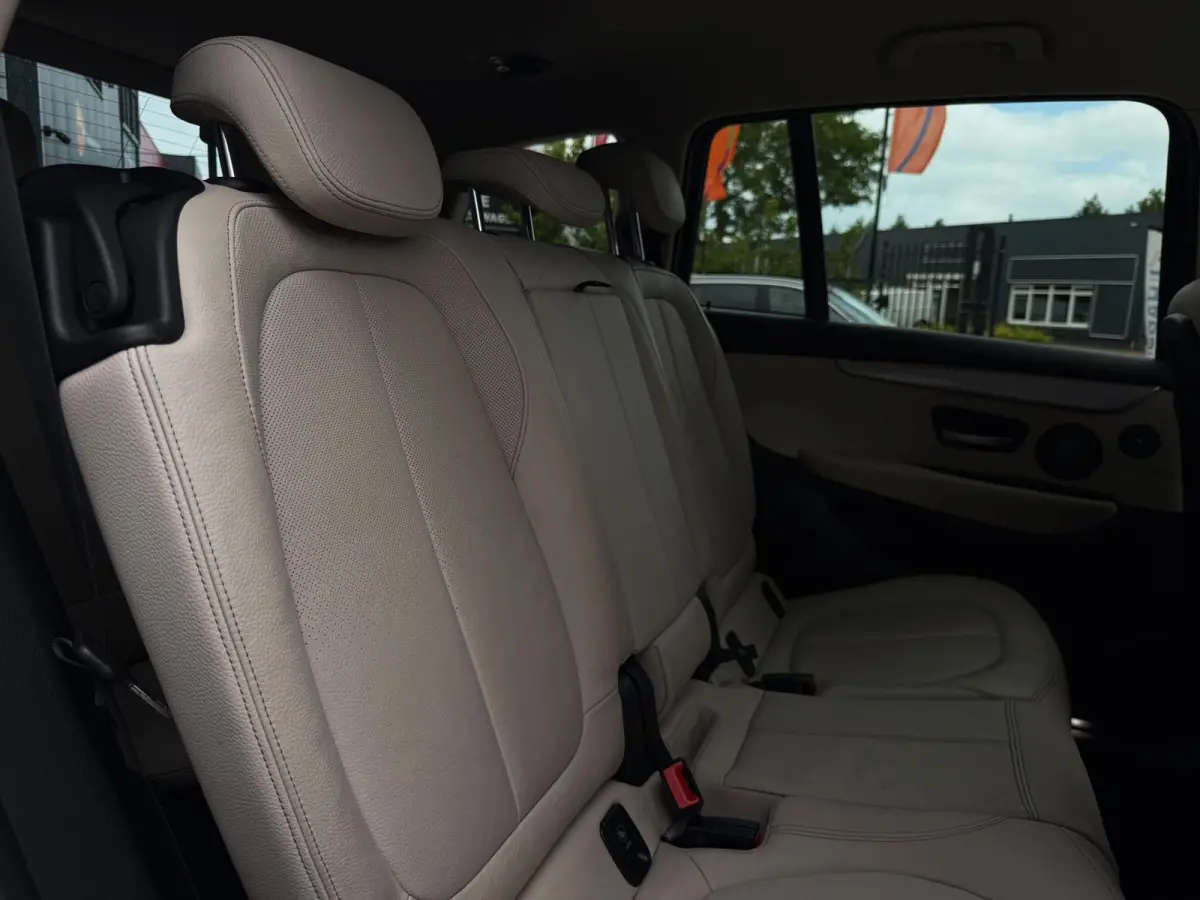 220i 7p. High Executive Edition 192PK|Nieuw model|Full Led|AUT|Leder|DAB+|StoelVW|Trekhaak|Bots|HUD|NLAuto