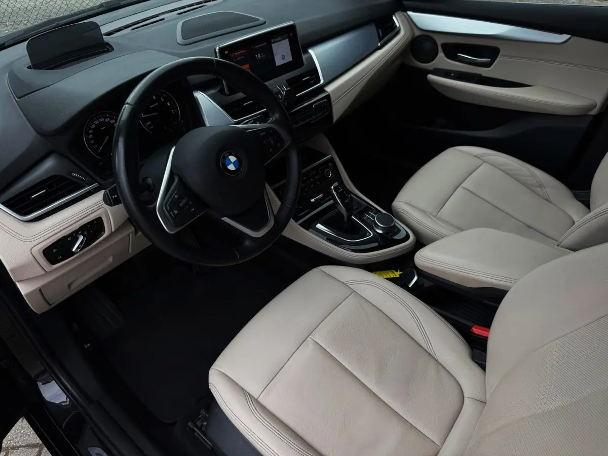 220i 7p. High Executive Edition 192PK|Nieuw model|Full Led|AUT|Leder|DAB+|StoelVW|Trekhaak|Bots|HUD|NLAuto