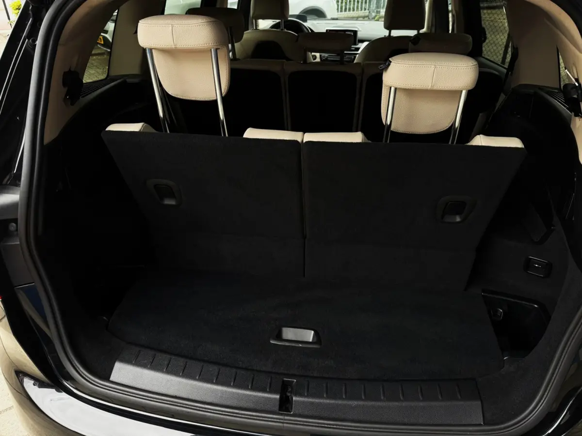 220i 7p. High Executive Edition 192PK|Nieuw model|Full Led|AUT|Leder|DAB+|StoelVW|Trekhaak|Bots|HUD|NLAuto