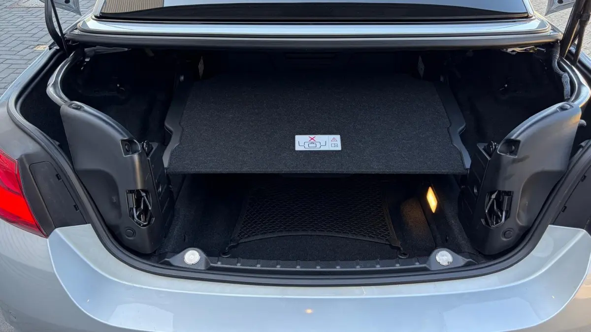 420i 183PK HIGH EXECUTIVE M-SPORT AUTOMAAT / NAVI / LEDER / FULL-LED / CLIMA / 19" LMV / KEYLESS / ORG. NL. / MEMORY SEATS / NEKVERWARMING / WINTERPAKKET / UNIEK !!