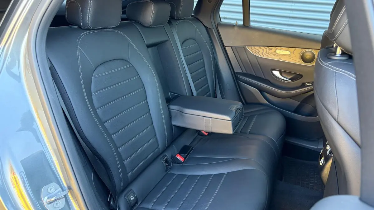 250 4MATIC PREMIUM PLUS AMG AUTOMAAT / NAVI / LEDER / CLIMA / FULL-LED / PDC / 20" LMV / CAMERA / LUCHTVERING / PANO. DAK / WEGKLAP. TREKHAAK !!