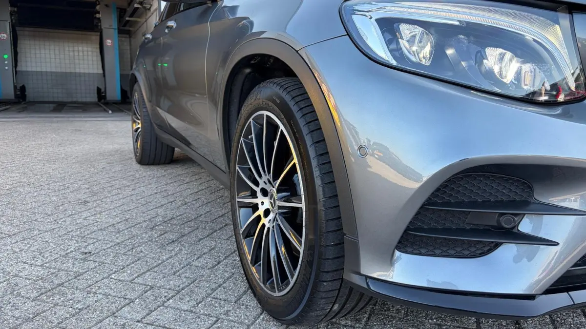 250 4MATIC PREMIUM PLUS AMG AUTOMAAT / NAVI / LEDER / CLIMA / FULL-LED / PDC / 20" LMV / CAMERA / LUCHTVERING / PANO. DAK / WEGKLAP. TREKHAAK !!