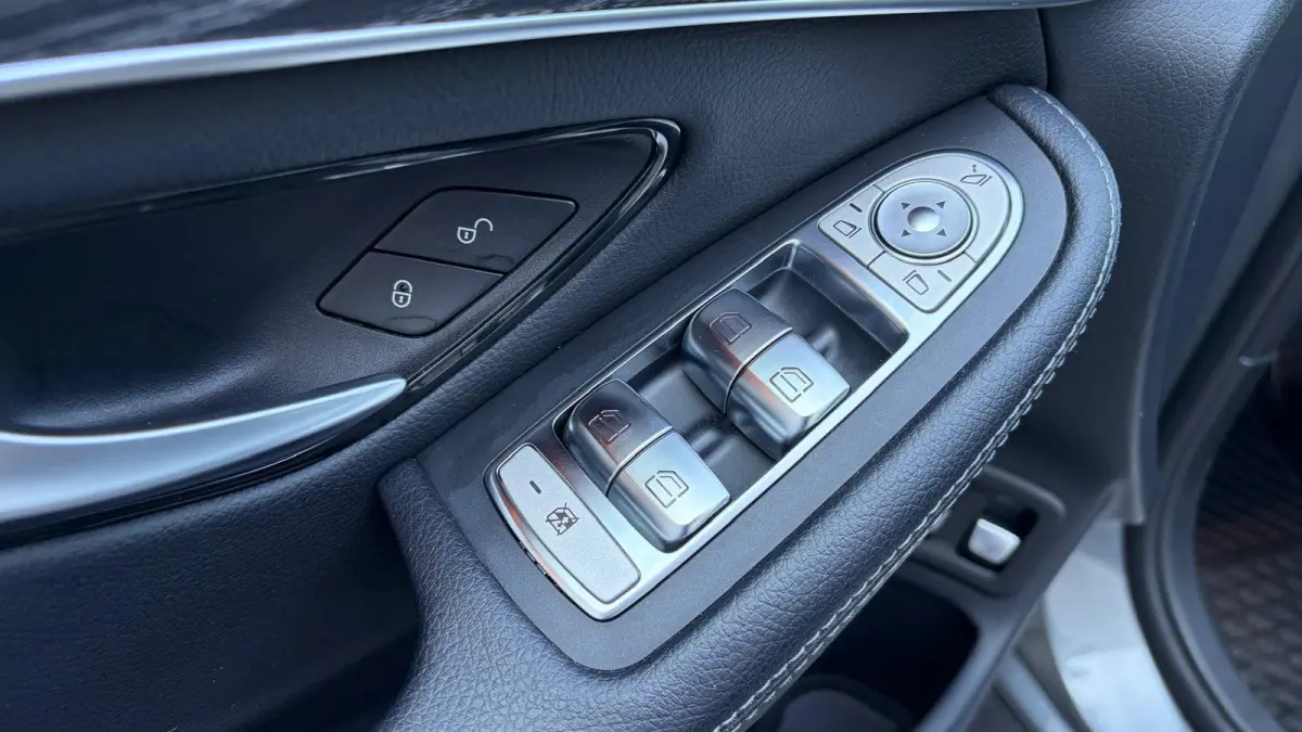 250 4MATIC PREMIUM PLUS AMG AUTOMAAT / NAVI / LEDER / CLIMA / FULL-LED / PDC / 20" LMV / CAMERA / LUCHTVERING / PANO. DAK / WEGKLAP. TREKHAAK !!