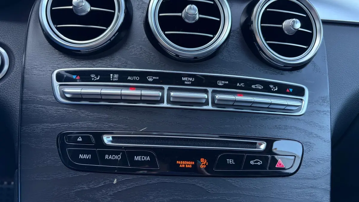 250 4MATIC PREMIUM PLUS AMG AUTOMAAT / NAVI / LEDER / CLIMA / FULL-LED / PDC / 20" LMV / CAMERA / LUCHTVERING / PANO. DAK / WEGKLAP. TREKHAAK !!