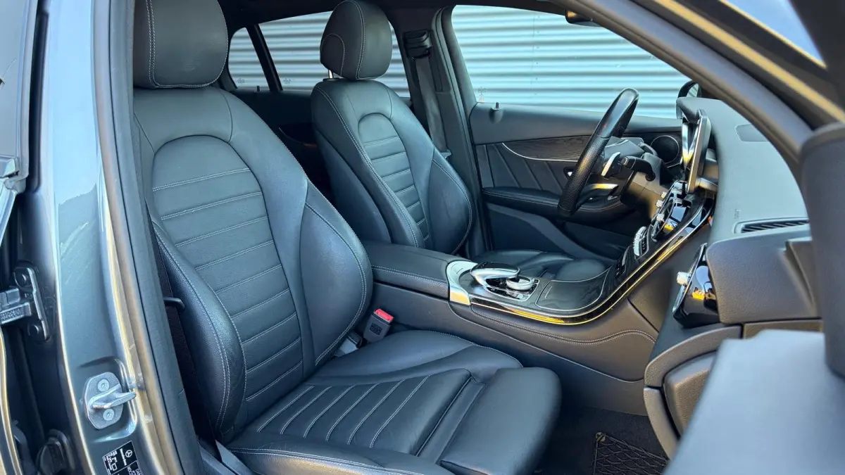 250 4MATIC PREMIUM PLUS AMG AUTOMAAT / NAVI / LEDER / CLIMA / FULL-LED / PDC / 20" LMV / CAMERA / LUCHTVERING / PANO. DAK / WEGKLAP. TREKHAAK !!