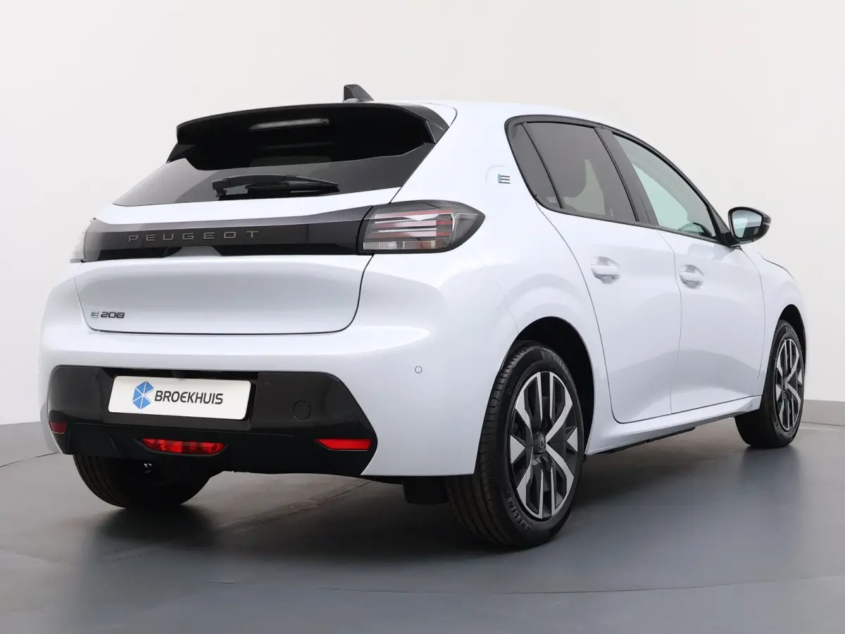 | €5000 Voorraad Voordeel | Business | 10" HD-touchscreen met PEUGEOT i-Connect® Advanced Navigatie | Elektrische parkeerrem | Extra getinte achterste zijruiten en achterruit