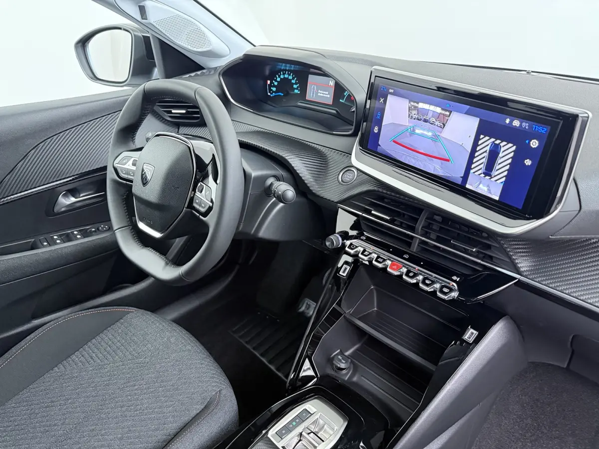 | €5000 Voorraad Voordeel | Business | 10" HD-touchscreen met PEUGEOT i-Connect® Advanced Navigatie | Elektrische parkeerrem | Extra getinte achterste zijruiten en achterruit