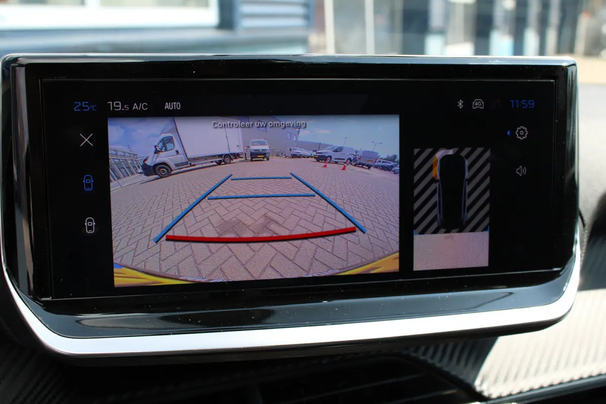 Business, (2025-H0) | Elektrische parkeerrem | Extra getinte achterste zijruiten en achterruit | ISOFIX-bevestigingspunten voor drie kinderzitjes. Op de passagiersstoel en de buitenste zitpl