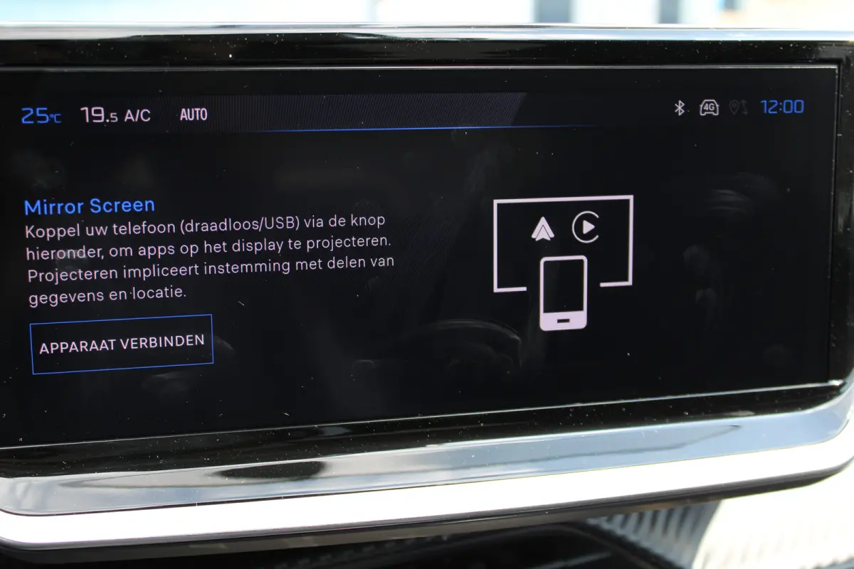Business, (2025-H0) | Elektrische parkeerrem | Extra getinte achterste zijruiten en achterruit | ISOFIX-bevestigingspunten voor drie kinderzitjes. Op de passagiersstoel en de buitenste zitpl