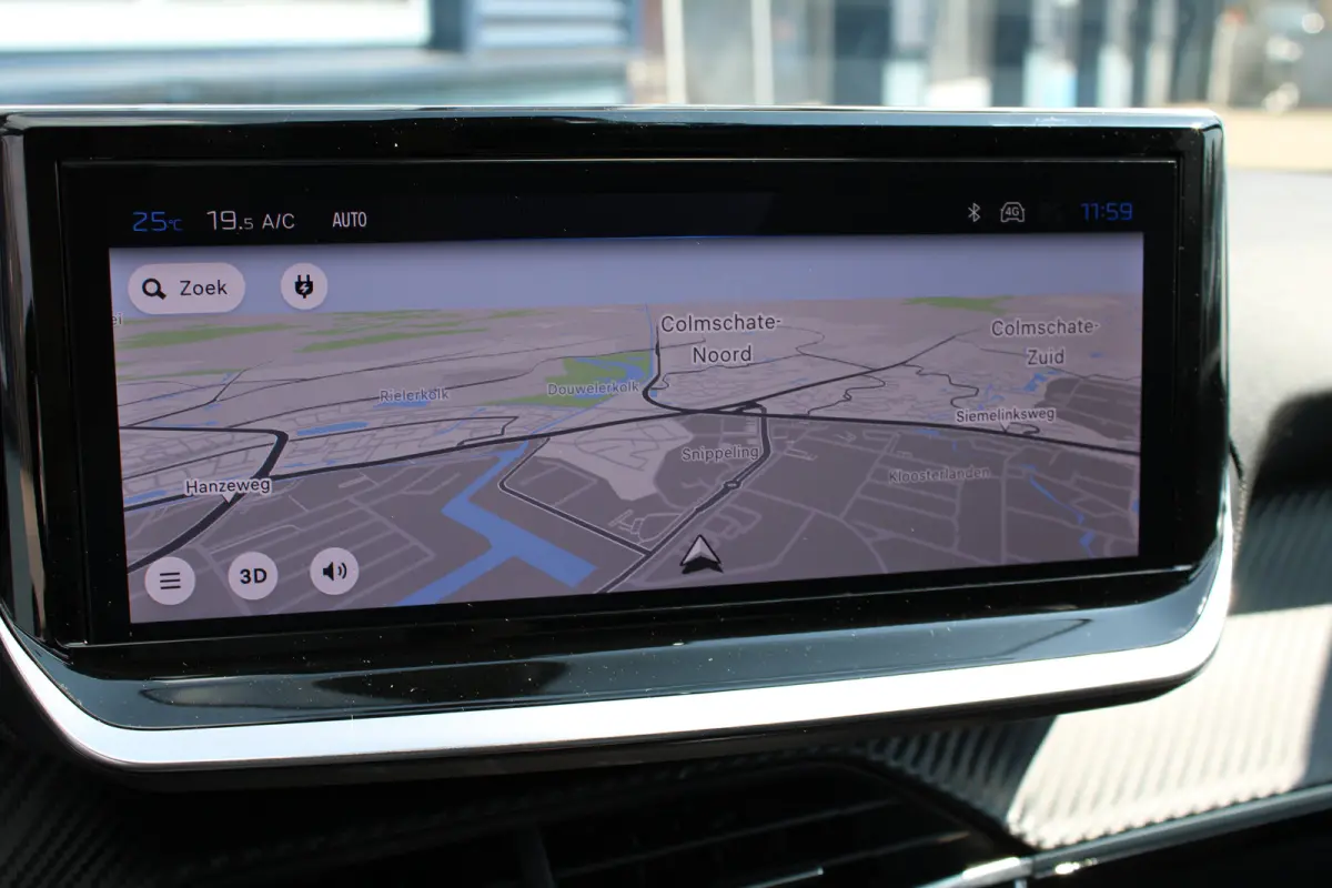 Business, (2025-H0) | Elektrische parkeerrem | Extra getinte achterste zijruiten en achterruit | ISOFIX-bevestigingspunten voor drie kinderzitjes. Op de passagiersstoel en de buitenste zitpl