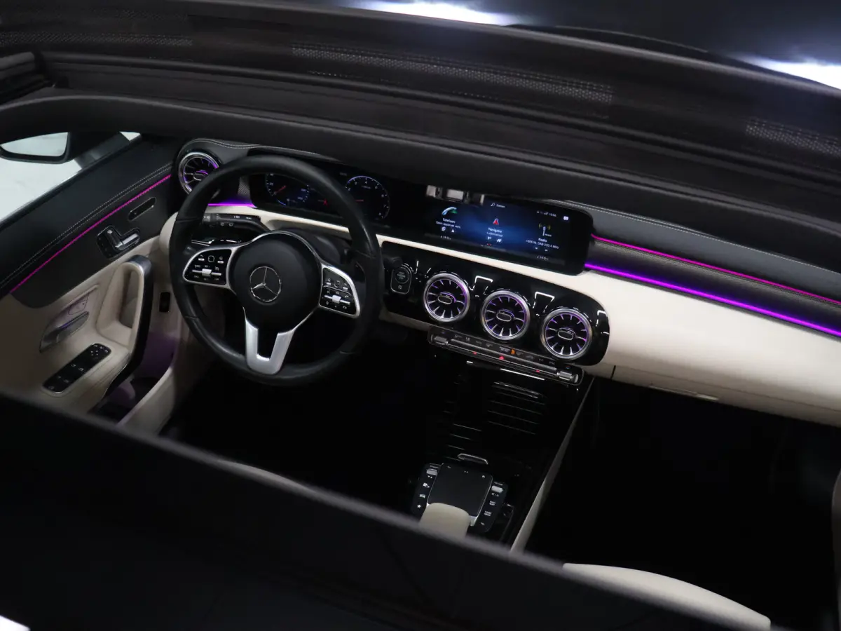 200 Business Solution Luxury [SCHUIFKANTELDAK, SFEERVERLICHTING, TREKHAAK UITKLAPBAAR, MEMORY SEATS, BURMESTER, APPLE CARPLAY, ANDROID, STOELVERWARMING, CAMERA, VOL LEDER, CRUISE, CLIMATE, N