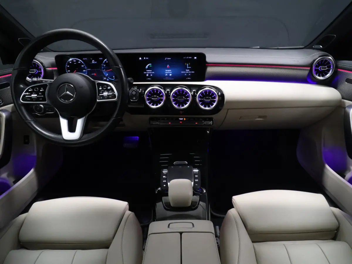 200 Business Solution Luxury [SCHUIFKANTELDAK, SFEERVERLICHTING, TREKHAAK UITKLAPBAAR, MEMORY SEATS, BURMESTER, APPLE CARPLAY, ANDROID, STOELVERWARMING, CAMERA, VOL LEDER, CRUISE, CLIMATE, N