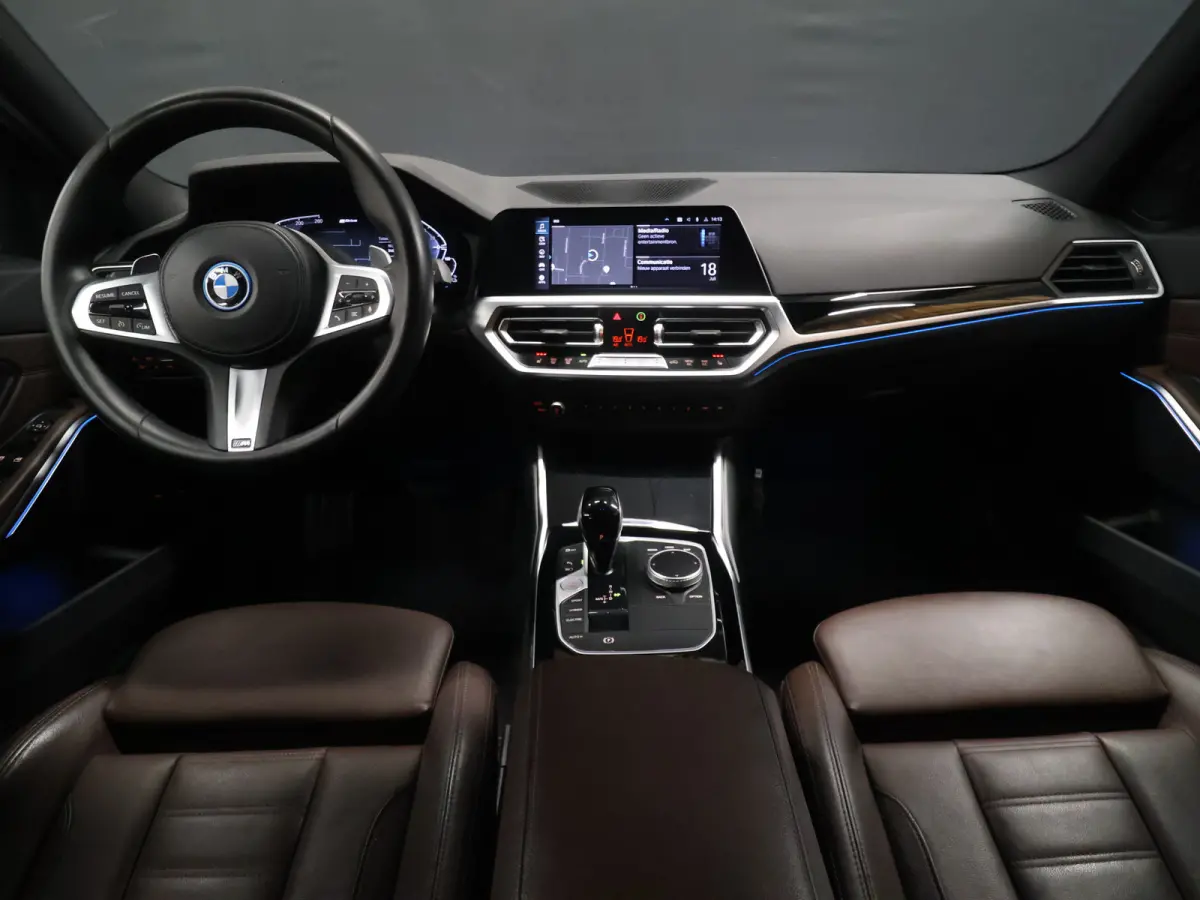 320e Business Edition Plus M Sport [HEAD-UP, APPLE CARPLAY, ANDROID, STOELVERWARMING, CAMERA, VOL LEDER, PDC RONDOM, CRUISE, CLIMATE, NIEUWSTAAT]