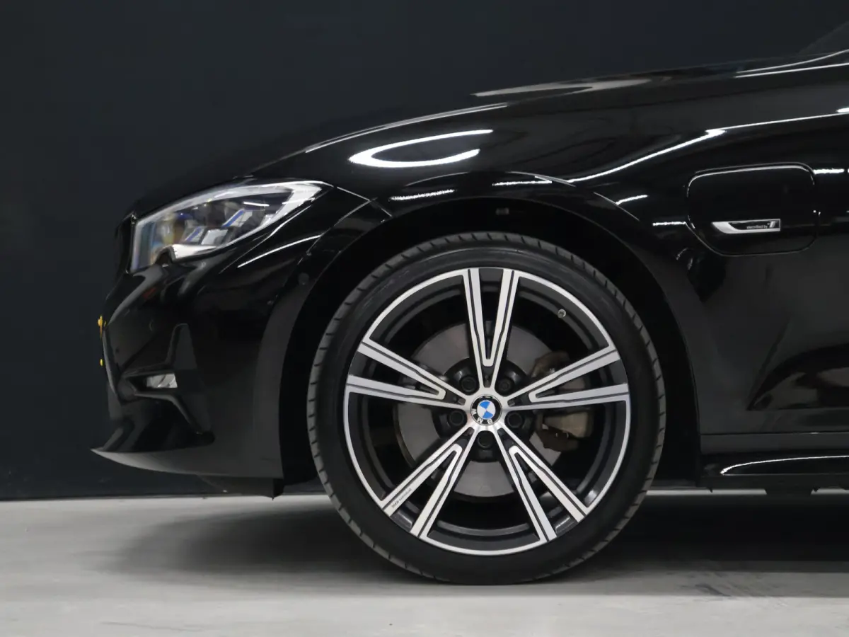 320e Business Edition Plus M Sport [HEAD-UP, APPLE CARPLAY, ANDROID, STOELVERWARMING, CAMERA, VOL LEDER, PDC RONDOM, CRUISE, CLIMATE, NIEUWSTAAT]