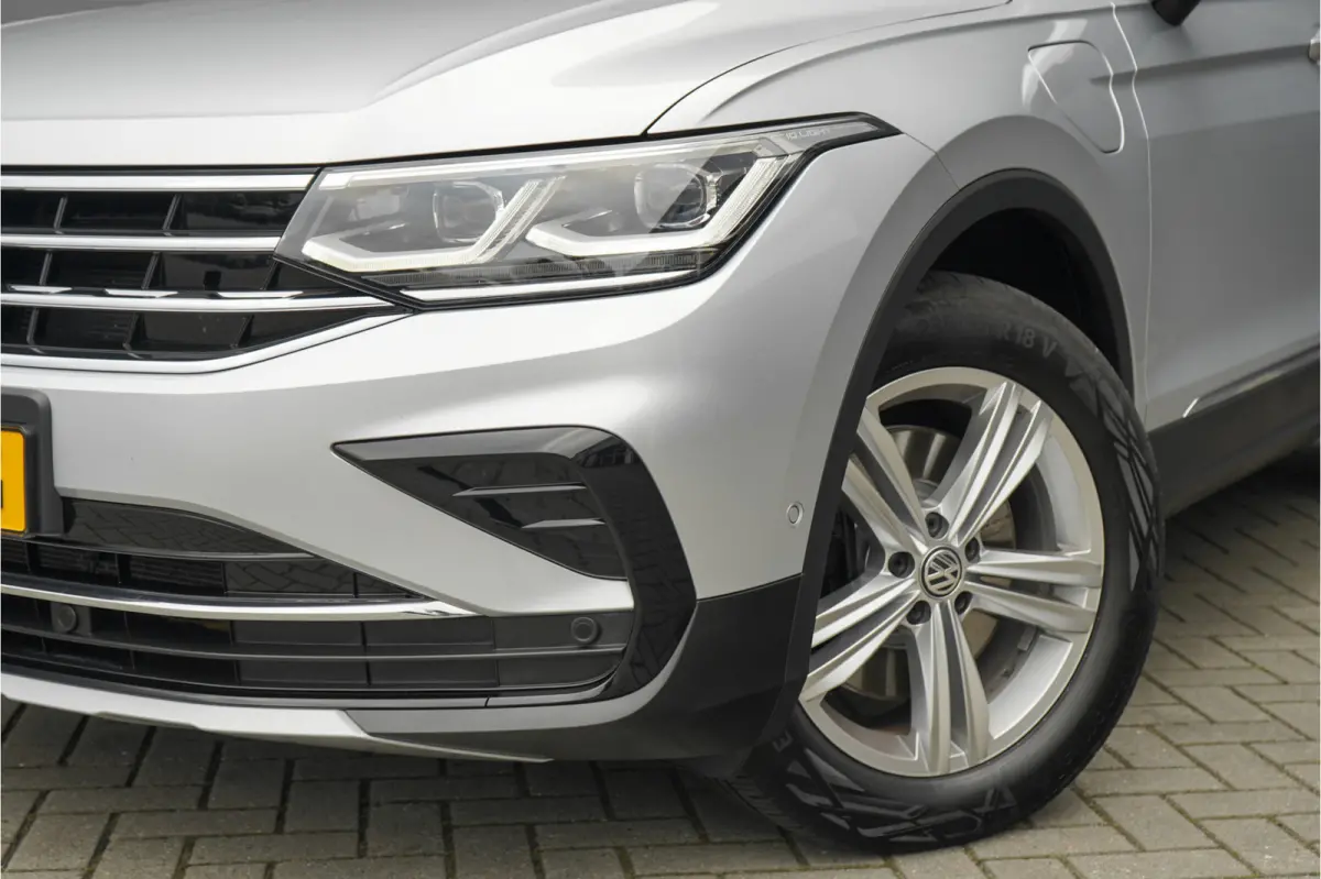 1.4 TSI eHybrid Elegance Pano ACC 360° IQ Light Stuurwielverw