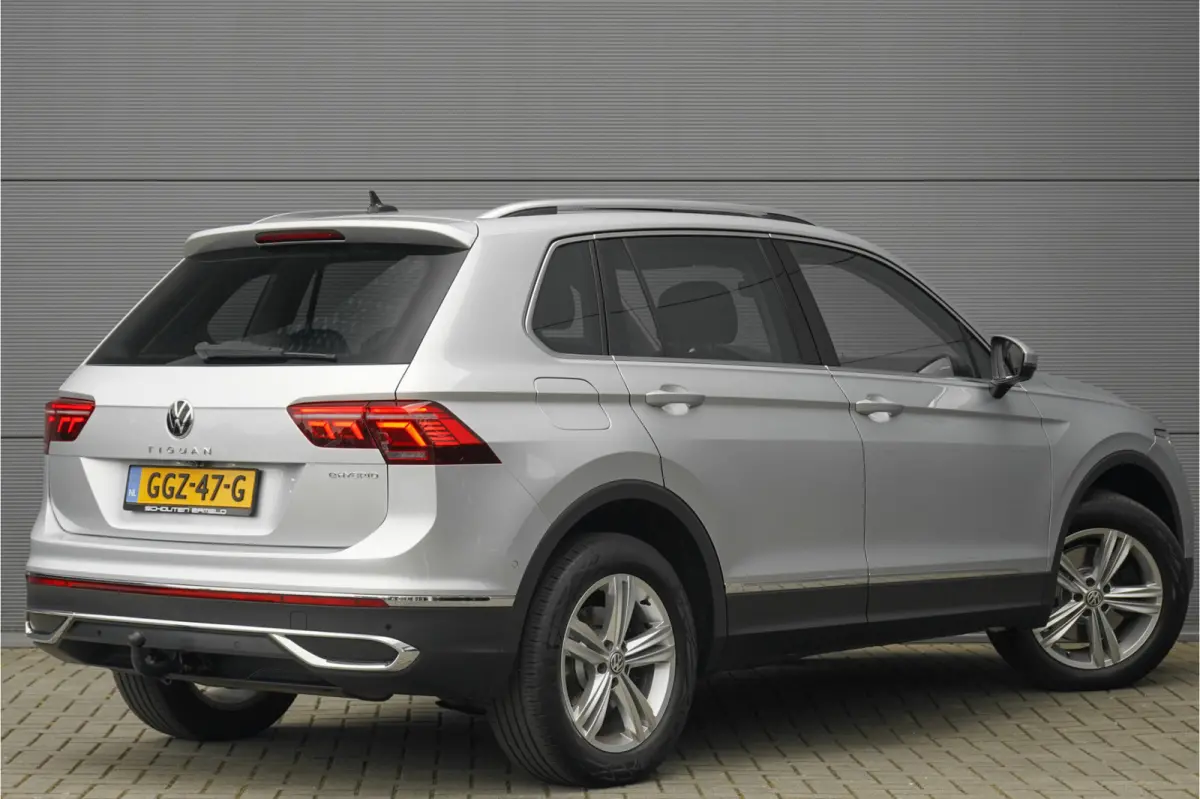 1.4 TSI eHybrid Elegance Pano ACC 360° IQ Light Stuurwielverw