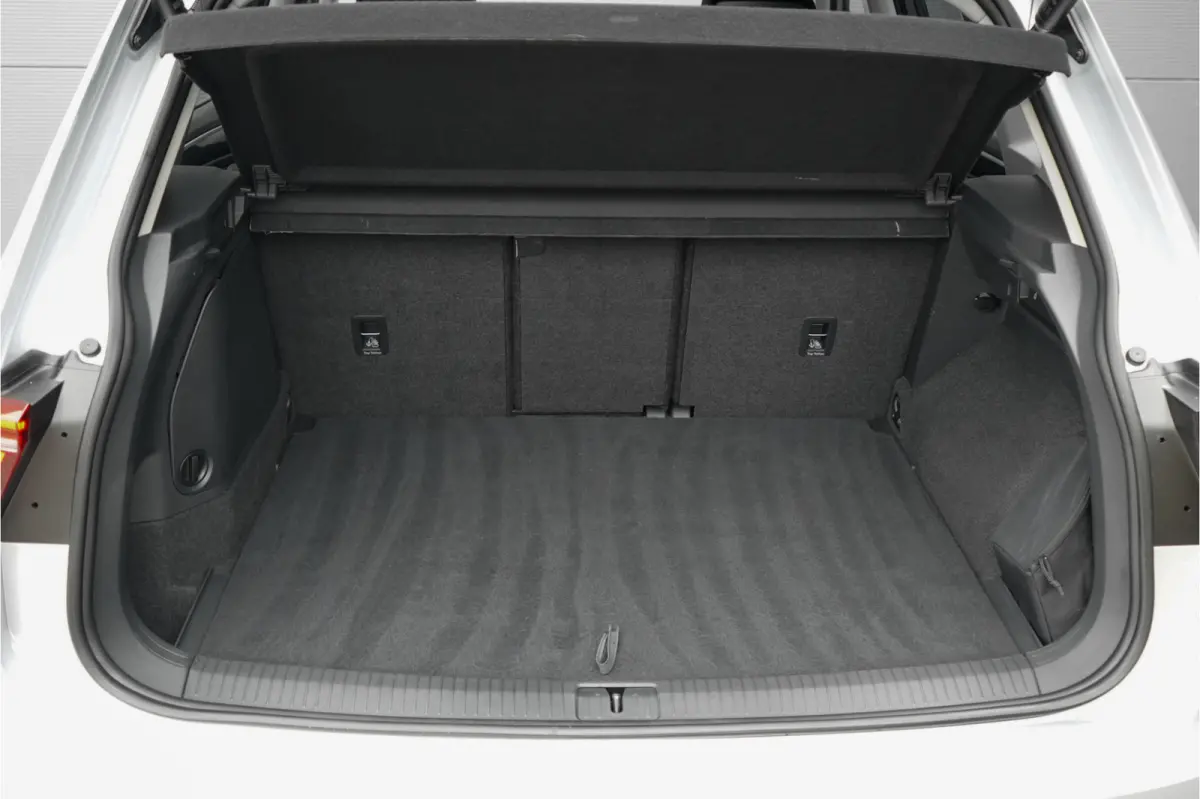 1.4 TSI eHybrid Elegance Pano ACC 360° IQ Light Stuurwielverw