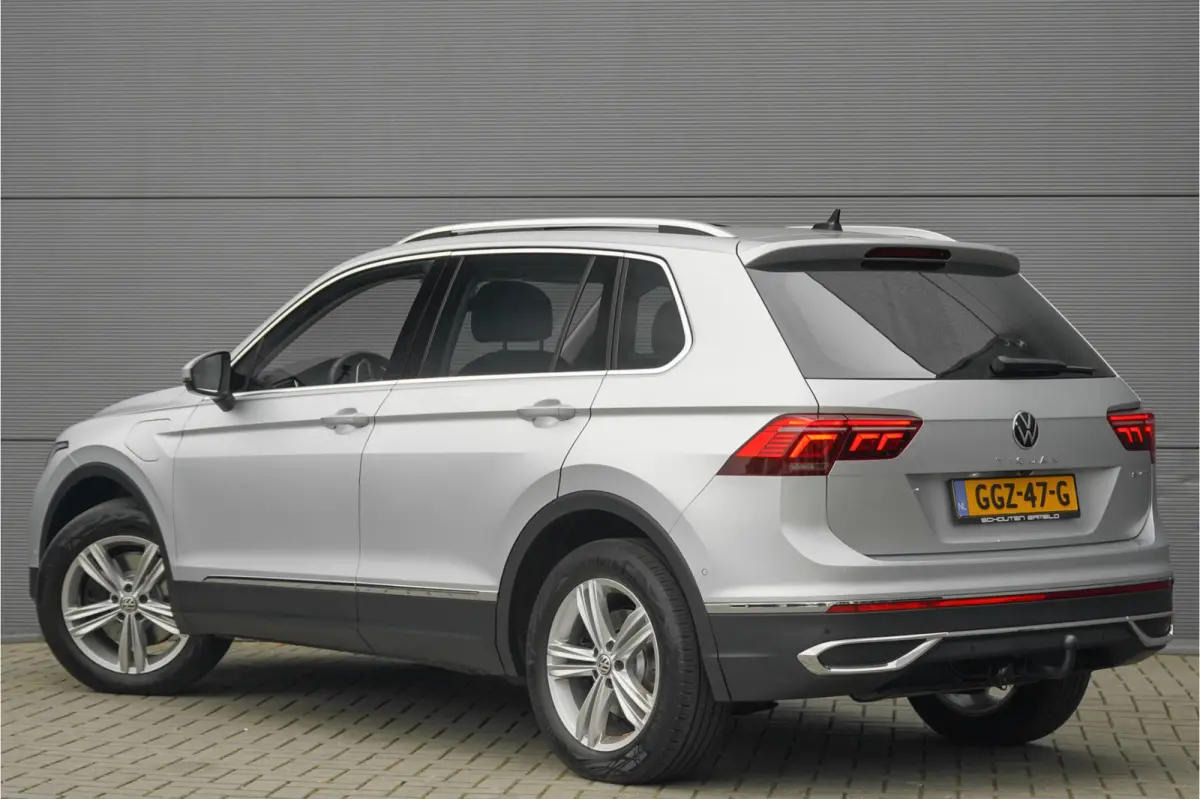 1.4 TSI eHybrid Elegance Pano ACC 360° IQ Light Stuurwielverw