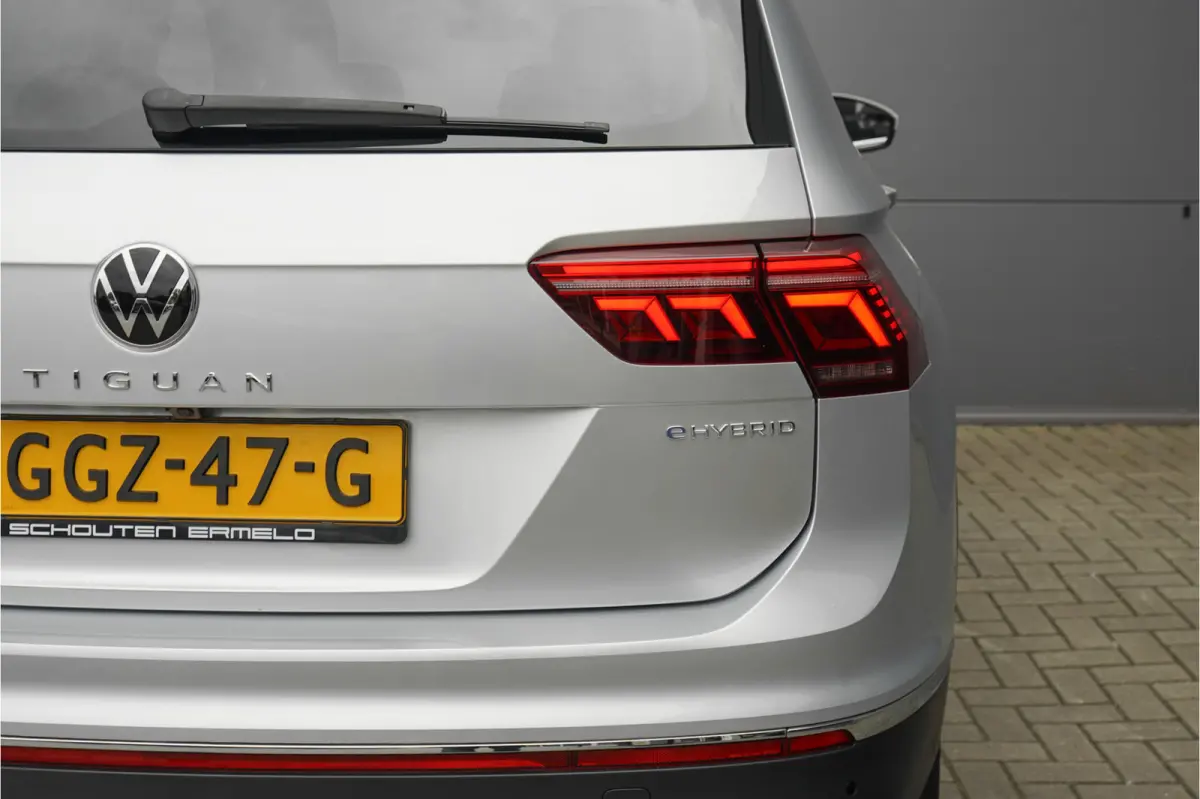 1.4 TSI eHybrid Elegance Pano ACC 360° IQ Light Stuurwielverw