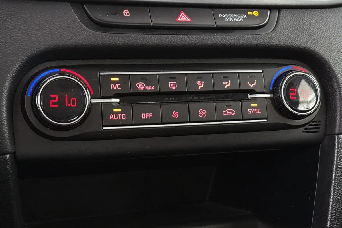 1.0 T-GDi DynamicLine Achteruitrijcamera Navigatie