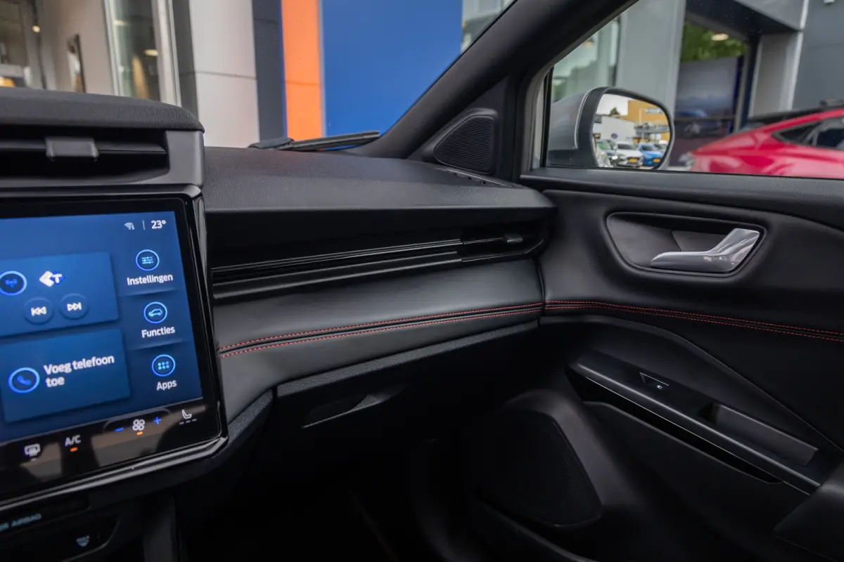 1.0 EcoBoost ST-Line Apple Carplay/Android Auto | Navigatiesysteem full map | Verwarmde voorruit | Voorstoelen verwarmd | Achteruitrijcamera | Apple Carplay/Android Auto|telefoonintegratie p