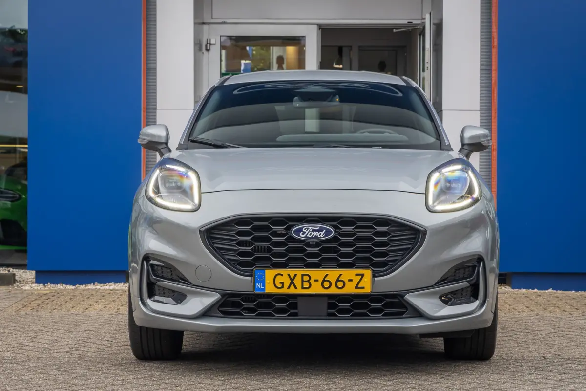 1.0 EcoBoost ST-Line Apple Carplay/Android Auto | Navigatiesysteem full map | Verwarmde voorruit | Voorstoelen verwarmd | Achteruitrijcamera | Apple Carplay/Android Auto|telefoonintegratie p