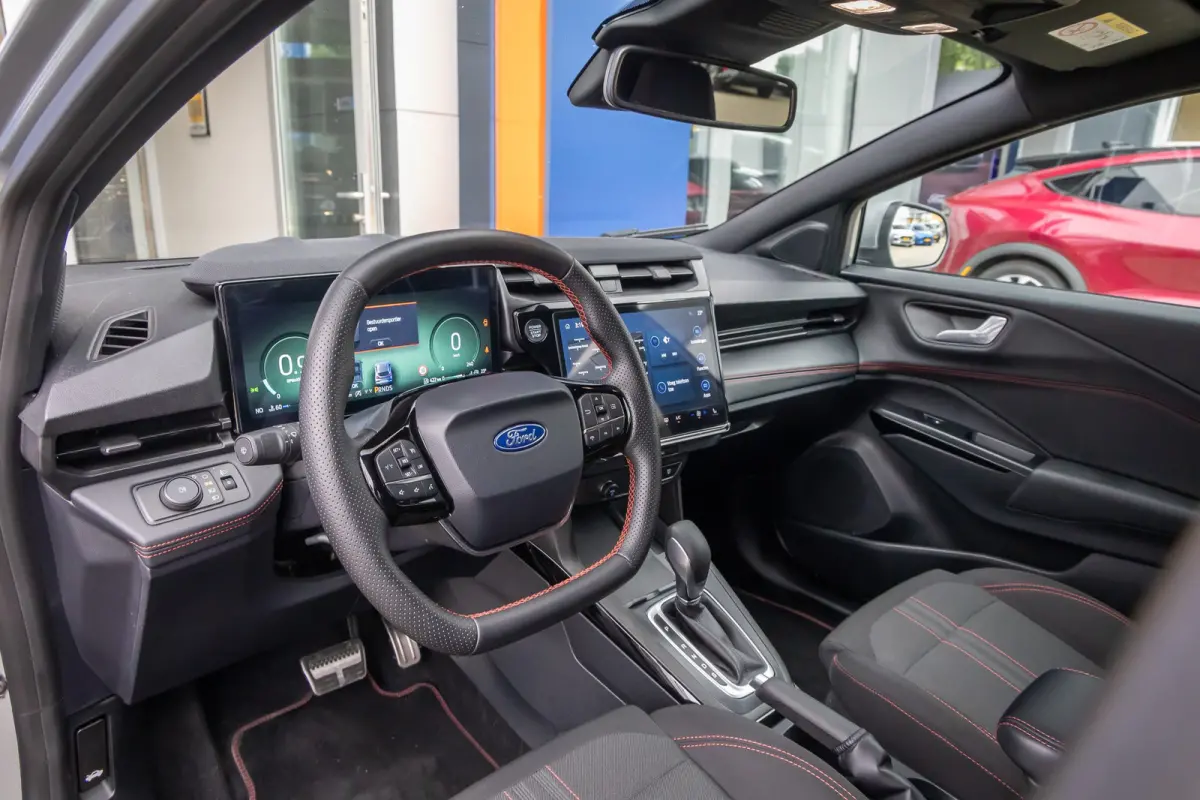 1.0 EcoBoost ST-Line Apple Carplay/Android Auto | Navigatiesysteem full map | Verwarmde voorruit | Voorstoelen verwarmd | Achteruitrijcamera | Apple Carplay/Android Auto|telefoonintegratie p