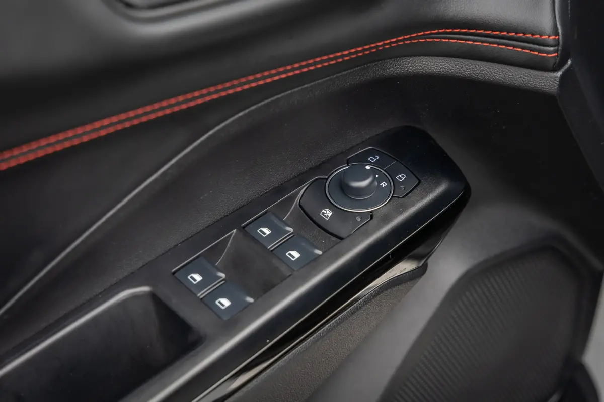 1.0 EcoBoost ST-Line Apple Carplay/Android Auto | Navigatiesysteem full map | Verwarmde voorruit | Voorstoelen verwarmd | Achteruitrijcamera | Apple Carplay/Android Auto|telefoonintegratie p