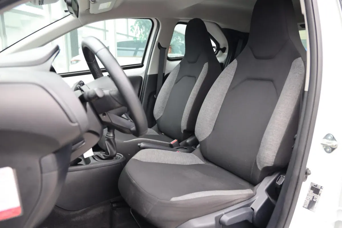 1.0 VVT-i MT Play|Camera|ACC|Airco|