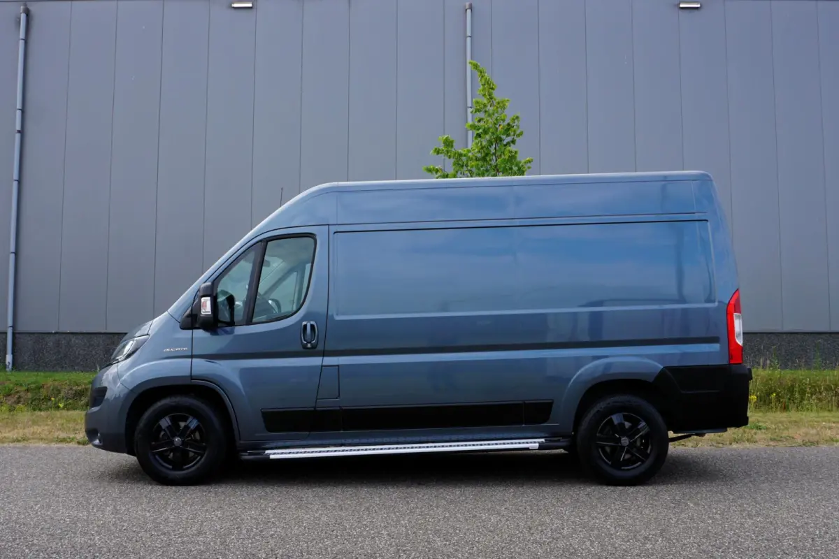 35H 2.3 MultiJet L2H2 Automaat |180 pk |Metallic |1e eigenaar |Topstaat |Camera |Cruise |Navi |Climate control |BPM vrij |EURO6D |Meegespoten voorbumper |LED dagrijverlichting