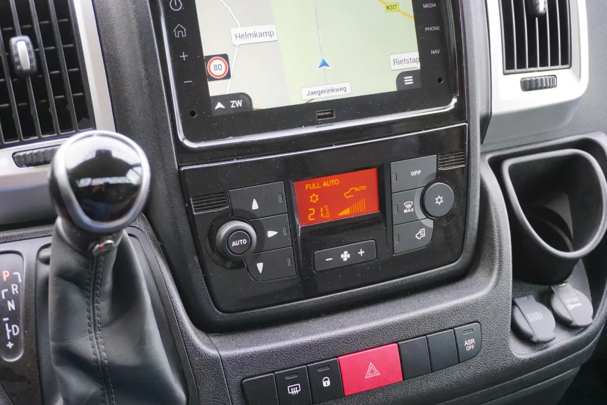 35H 2.3 MultiJet L2H2 Automaat |180 pk |Metallic |1e eigenaar |Topstaat |Camera |Cruise |Navi |Climate control |BPM vrij |EURO6D |Meegespoten voorbumper |LED dagrijverlichting