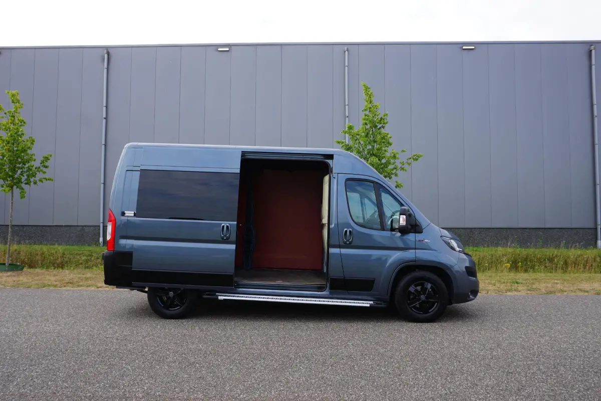 35H 2.3 MultiJet L2H2 Automaat |180 pk |Metallic |1e eigenaar |Topstaat |Camera |Cruise |Navi |Climate control |BPM vrij |EURO6D |Meegespoten voorbumper |LED dagrijverlichting