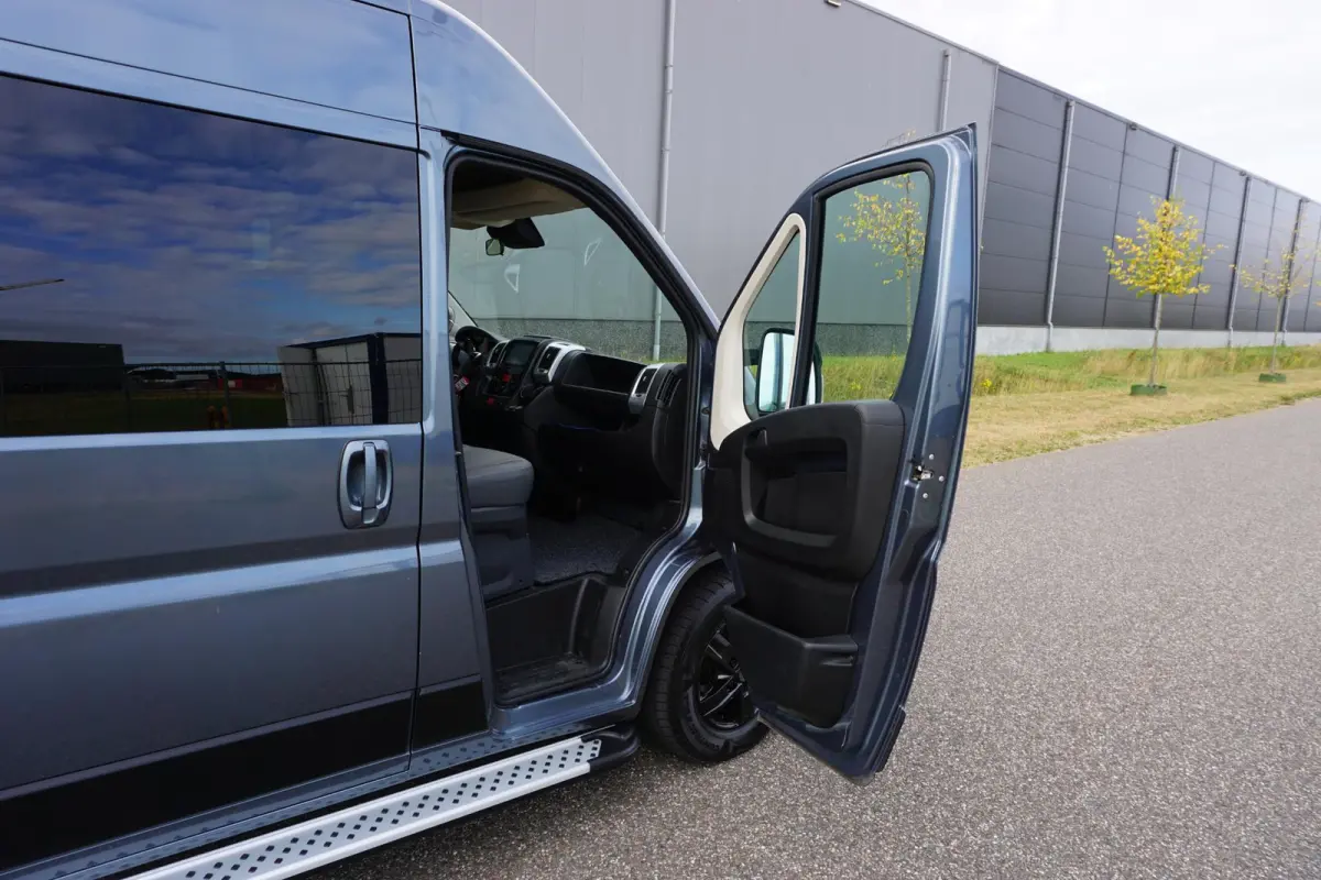 35H 2.3 MultiJet L2H2 Automaat |180 pk |Metallic |1e eigenaar |Topstaat |Camera |Cruise |Navi |Climate control |BPM vrij |EURO6D |Meegespoten voorbumper |LED dagrijverlichting