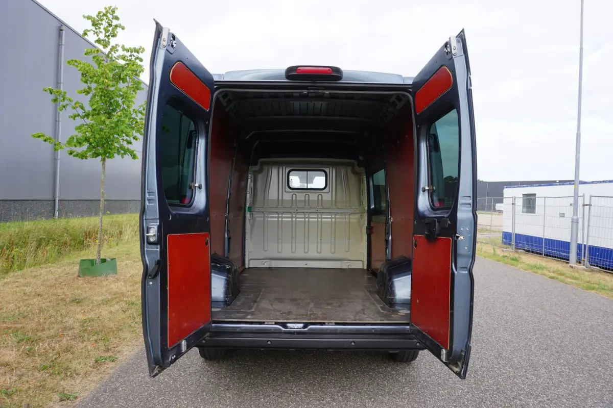 35H 2.3 MultiJet L2H2 Automaat |180 pk |Metallic |1e eigenaar |Topstaat |Camera |Cruise |Navi |Climate control |BPM vrij |EURO6D |Meegespoten voorbumper |LED dagrijverlichting