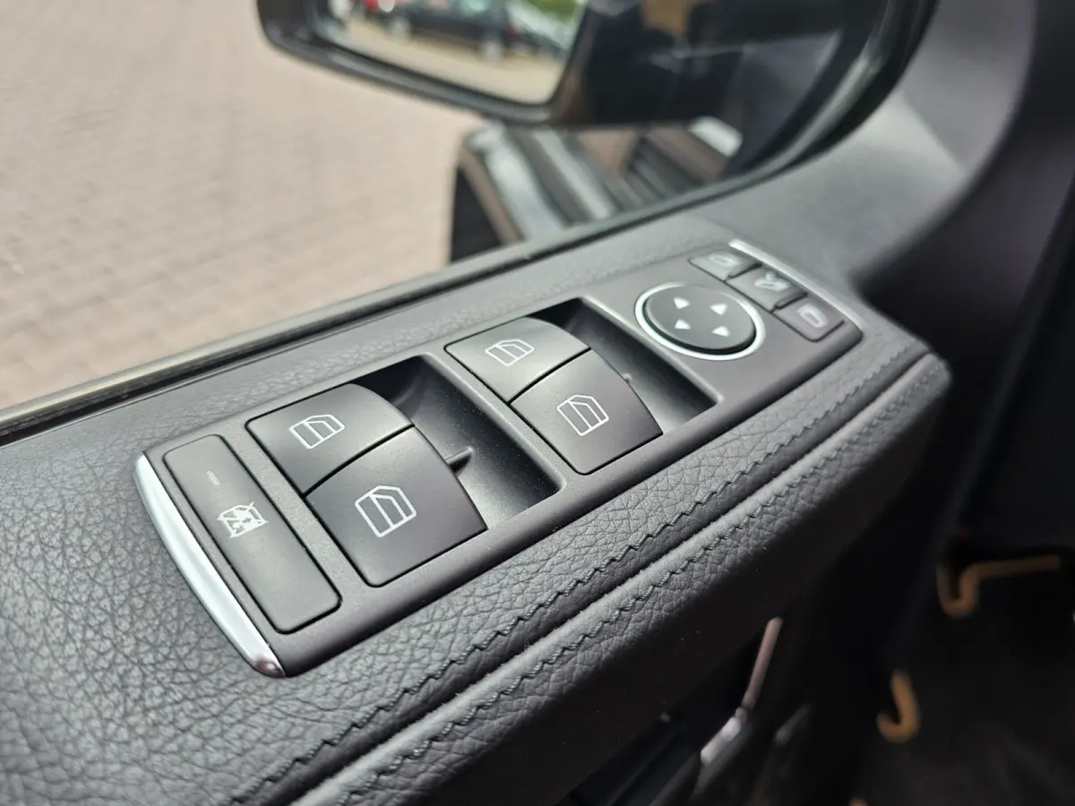 350 BLUETEC 211PK | Distronic | Schuif/kantel dak | Designo | Stoelverwarming/verkoeling | Stuurverw. | Trekhaak | Elek. stoelen + memory | Camera | Standverwarming | Grijs kenteken | Vol |