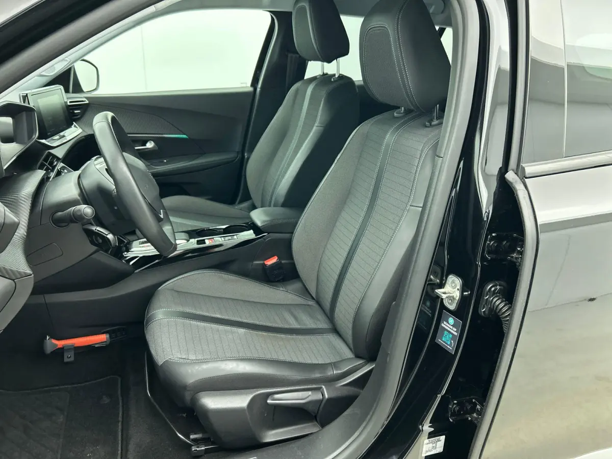 EV Allure Pack 50 kWh | 1ste Eigenaar | Accu 93% | Stoelverwarming | Achteruitrij Camera | Apple Carplay/Android Auto | Climate Control |