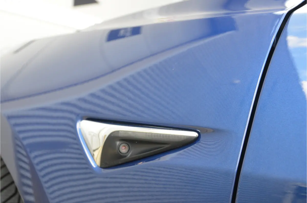 Standard RWD Plus 60 kWh LFP accu, Trekhaak (1.00kg), 19" Alu, AutoPilot3.0
