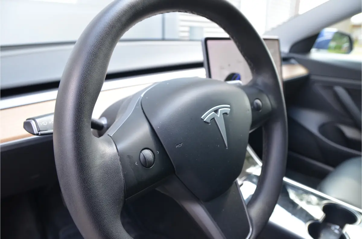 Standard RWD Plus 60 kWh LFP accu, Trekhaak (1.00kg), 19" Alu, AutoPilot3.0