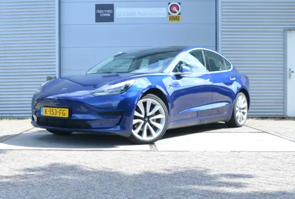 Standard RWD Plus 60 kWh LFP accu, Trekhaak (1.00kg), 19" Alu, AutoPilot3.0