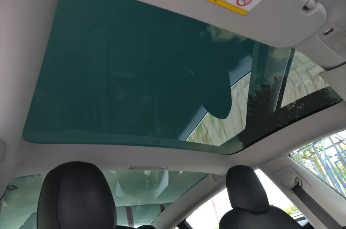 Standard RWD Plus 60 kWh LFP accu, Trekhaak (1.00kg), 19" Alu, AutoPilot3.0