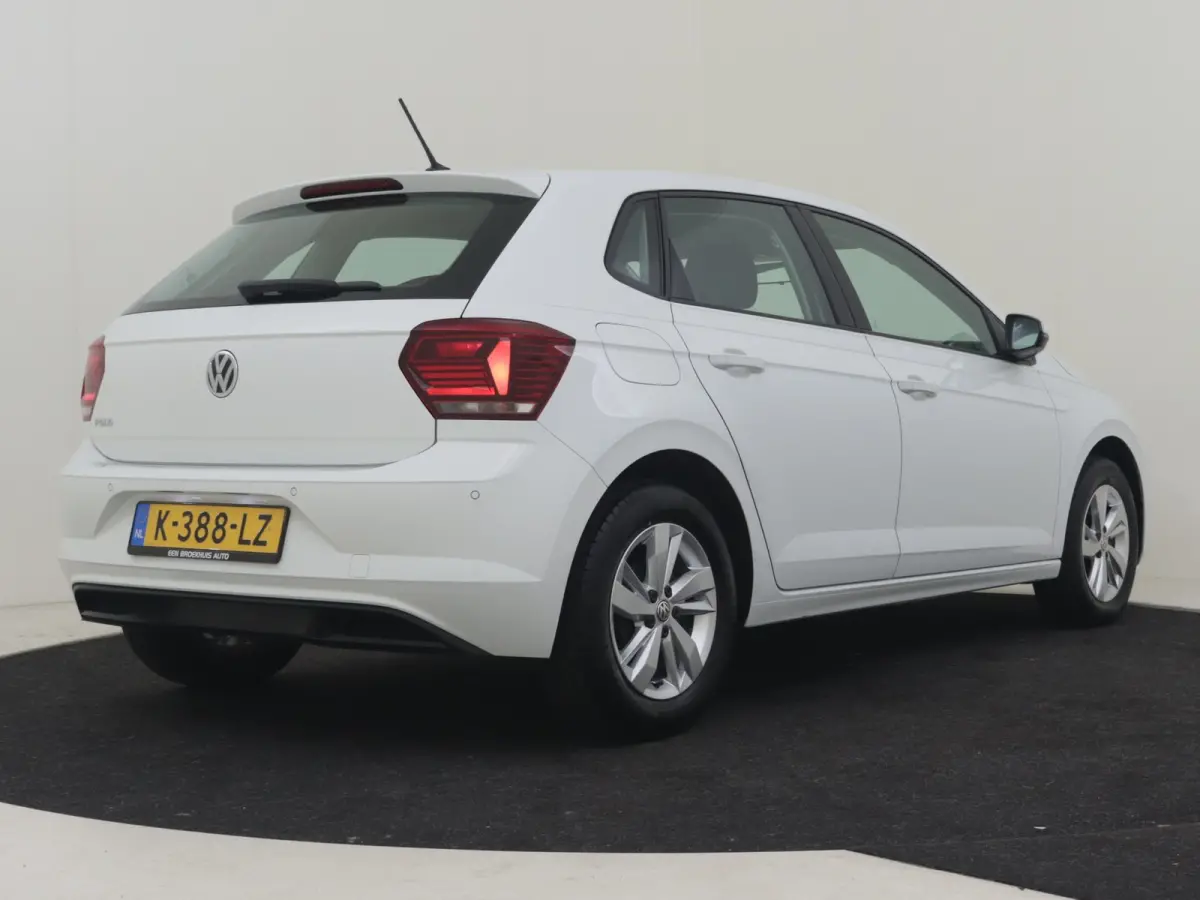 1.0 TSI Highline 95PK | APlle carplay android auto | Parkeersensoren | Keyless | Stoelverwarming | Cruise control | 15"LMV