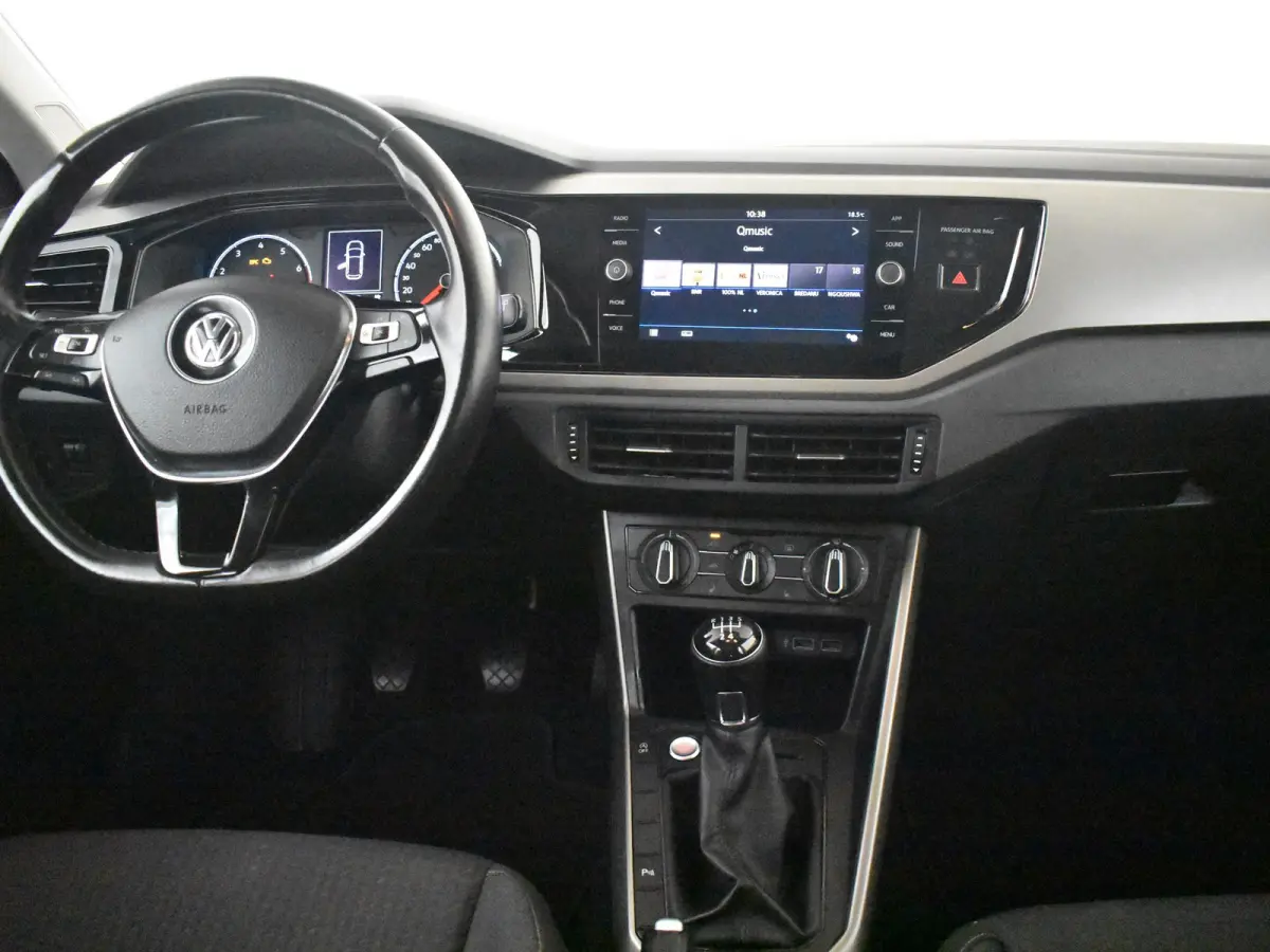 1.0 TSI Highline 95PK | APlle carplay android auto | Parkeersensoren | Keyless | Stoelverwarming | Cruise control | 15"LMV