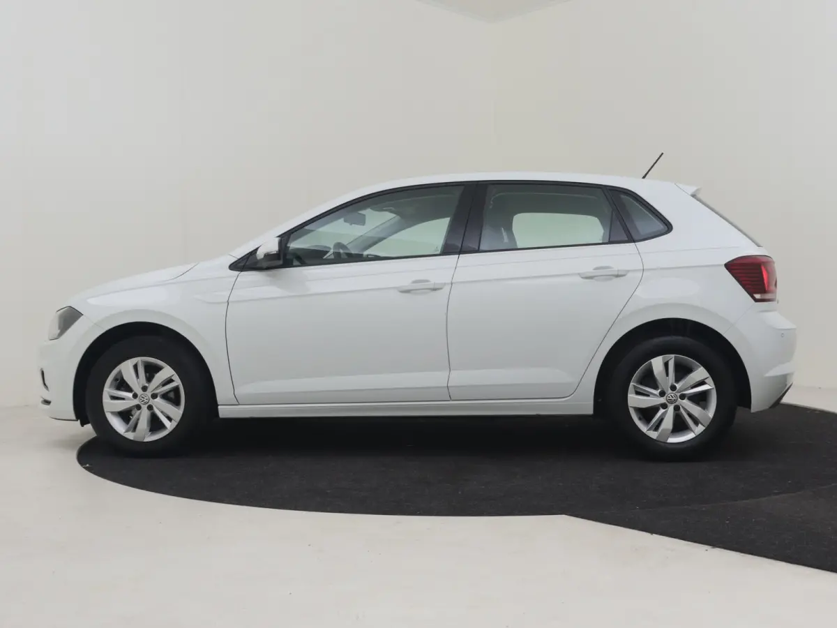 1.0 TSI Highline 95PK | APlle carplay android auto | Parkeersensoren | Keyless | Stoelverwarming | Cruise control | 15"LMV