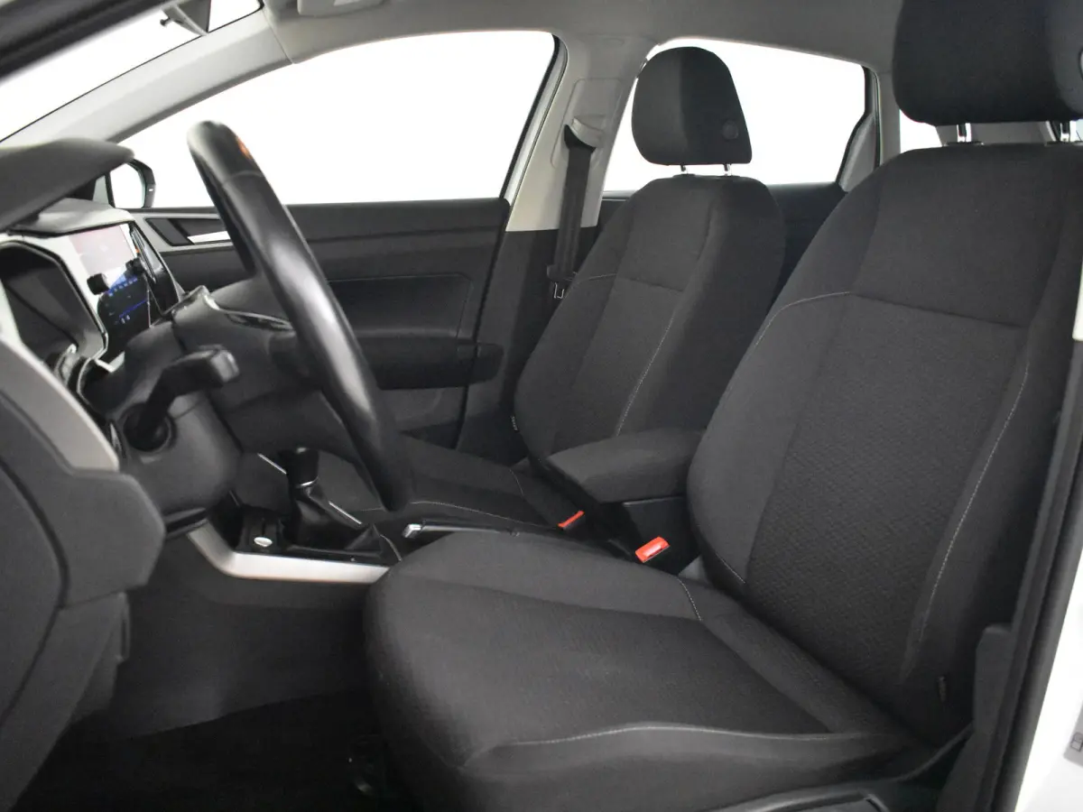 1.0 TSI Highline 95PK | APlle carplay android auto | Parkeersensoren | Keyless | Stoelverwarming | Cruise control | 15"LMV