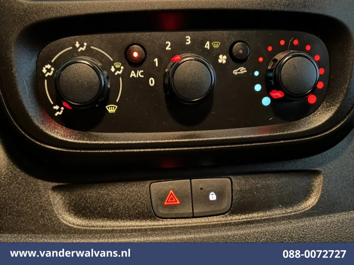 1.6 dCi L1H1 Airco | Cruisecontrol | Trekhaak | Parkeersensoren Bijrijdersbank