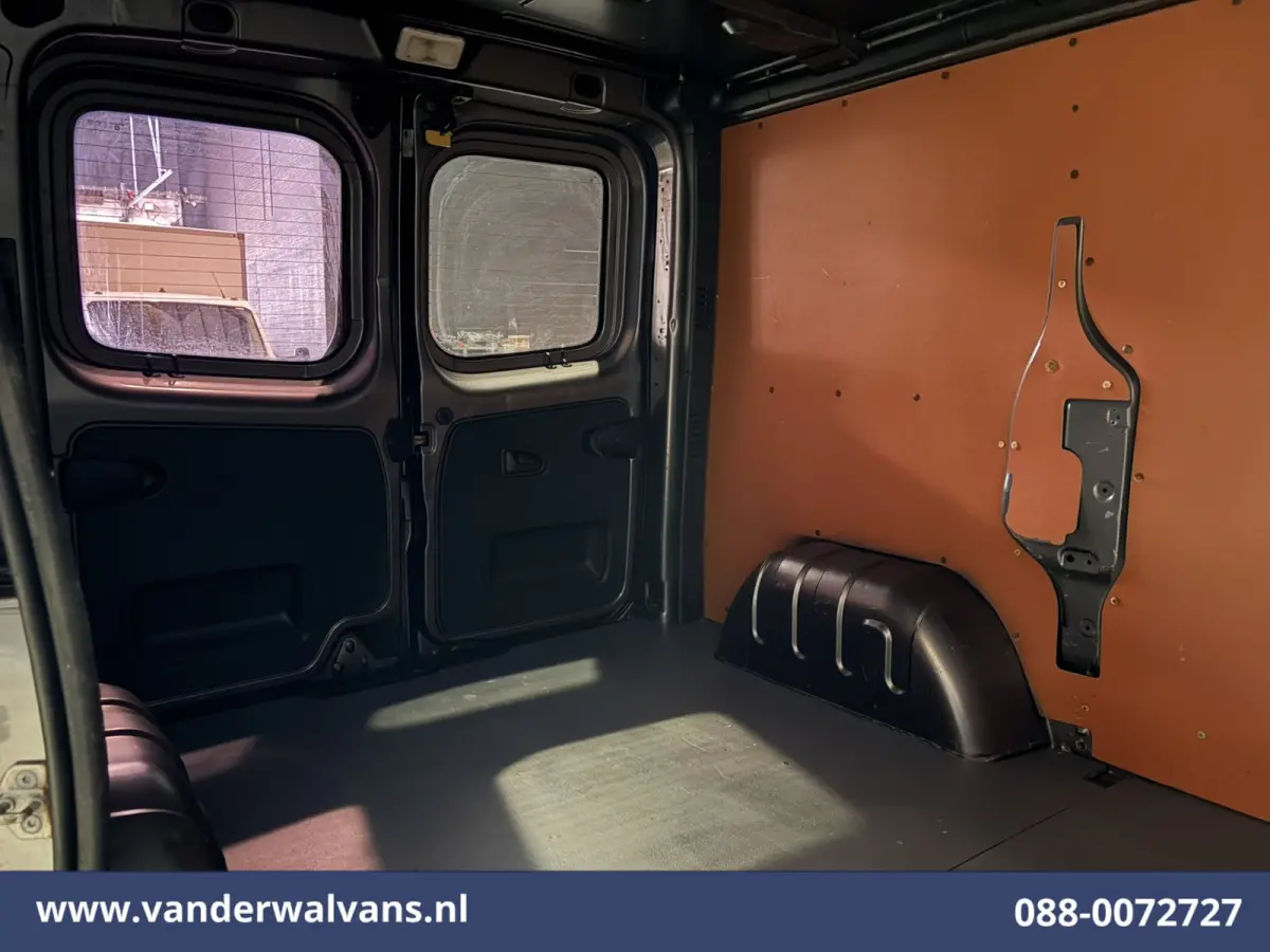 1.6 dCi L1H1 Airco | Cruisecontrol | Trekhaak | Parkeersensoren Bijrijdersbank