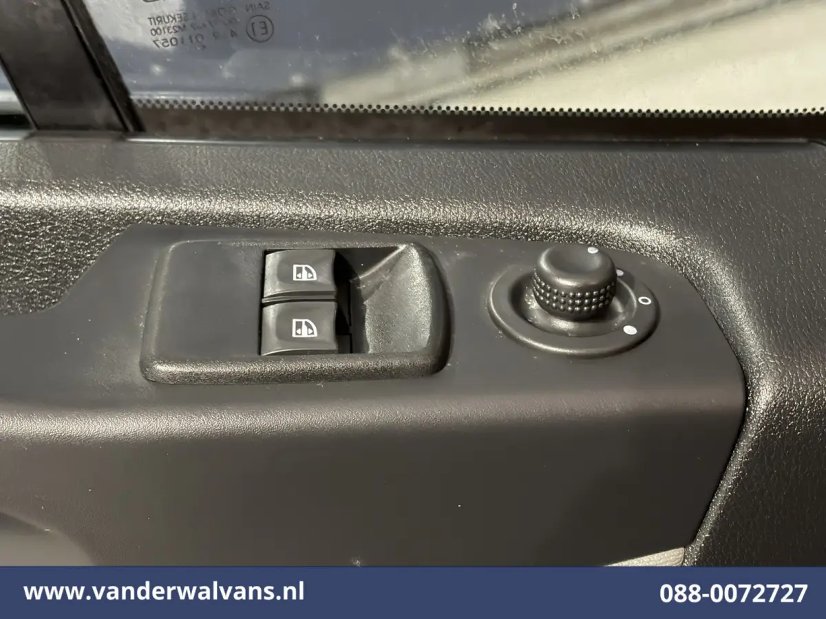 1.6 dCi L1H1 Airco | Cruisecontrol | Trekhaak | Parkeersensoren Bijrijdersbank
