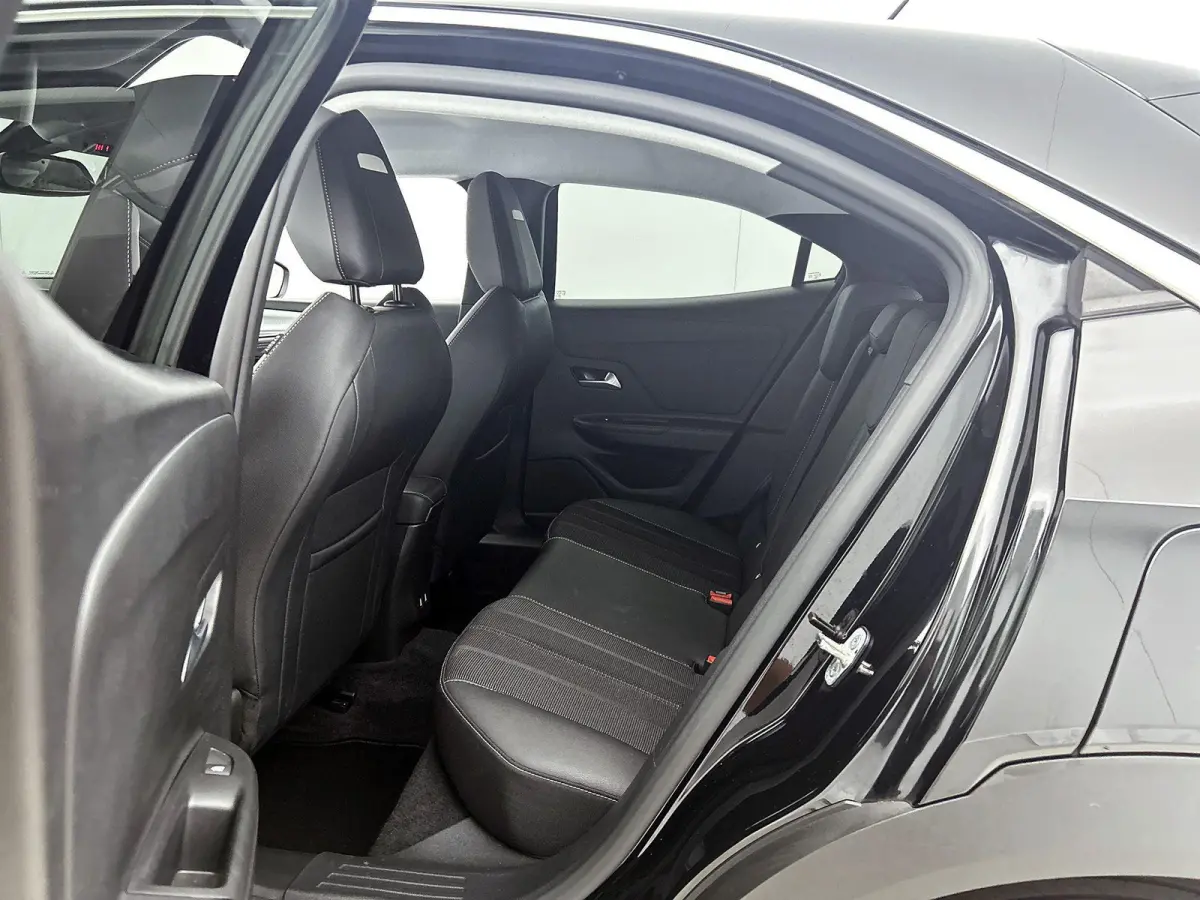 1.2 Turbo Elegance | Camera | Apple Carplay/Android Auto | Cruise Control | Stoel/Stuurverwarming | Dodehoek detectie | Navigatie